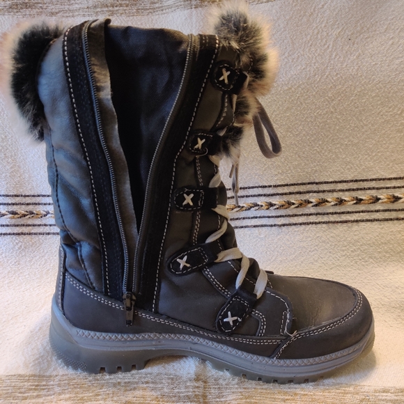 Santana Canada Boots with Faux Fur Top - Picture 12 of 16